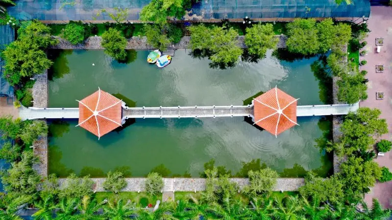 Những điểm tham quan hấp dẫn gần khu di tích Ao Bà Om 3