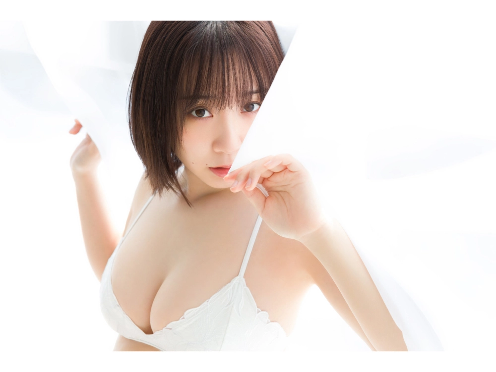 Vú gái xinh to sở hữu nét đẹp sexy quyến rũ đầy sức hấp dẫn.