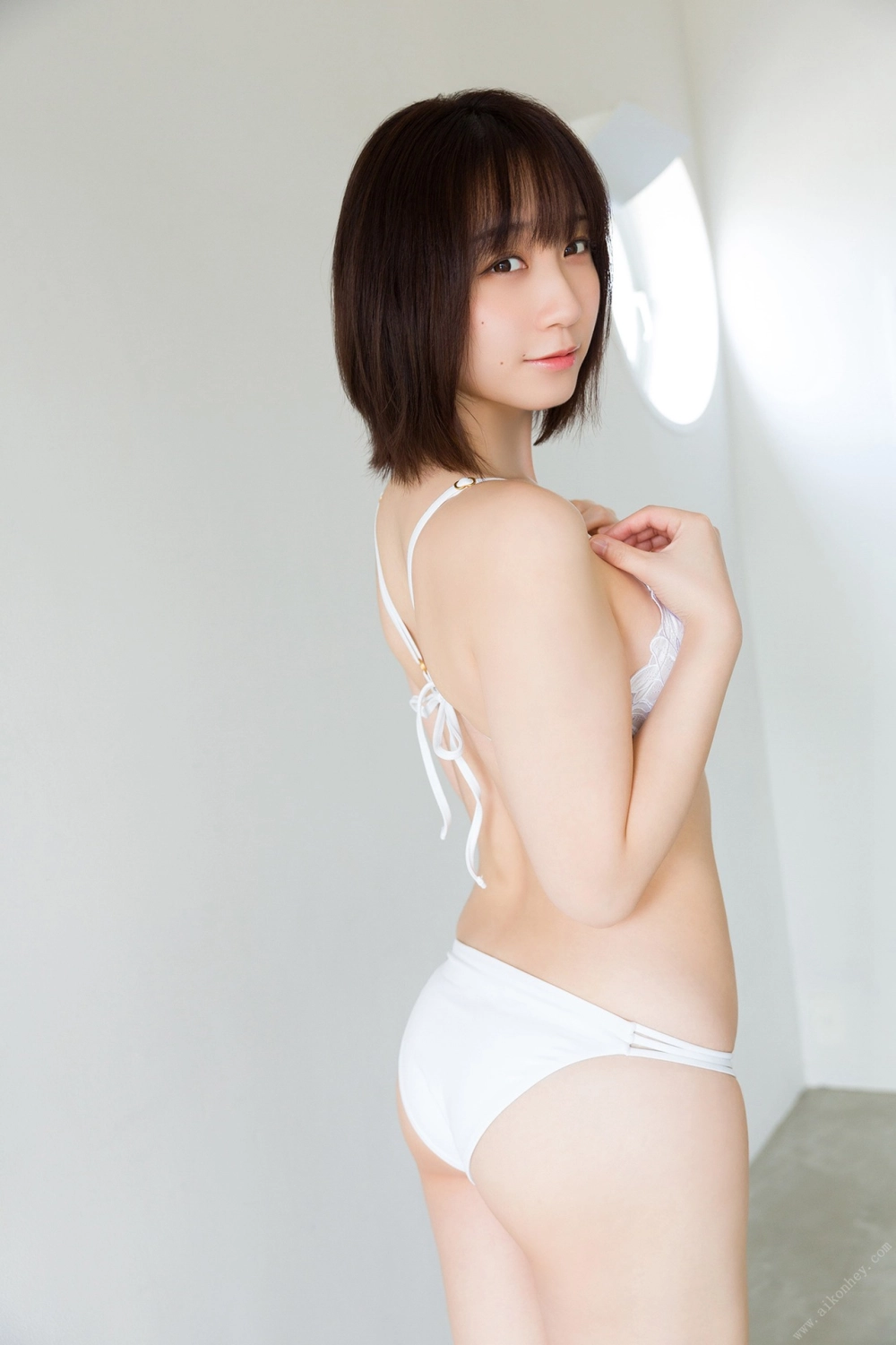 Ảnh gái vú to lộ ti toát lên vẻ đẹp gợi cảm quyến rũ cực kỳ thu hút.