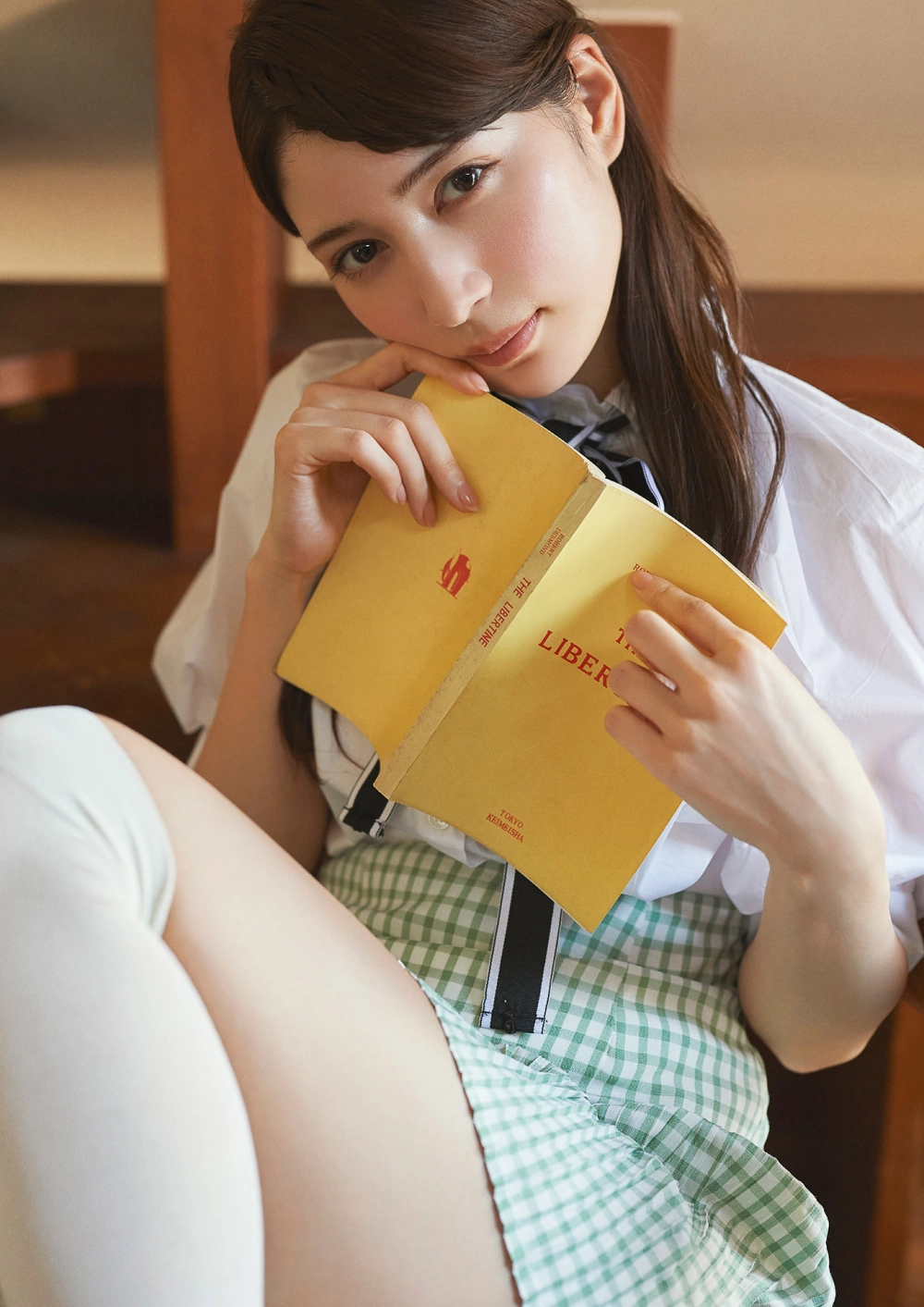 Ảnh gái 18+ mang nét đẹp thanh xuân gợi cảm đầy sức hút ánh nhìn.