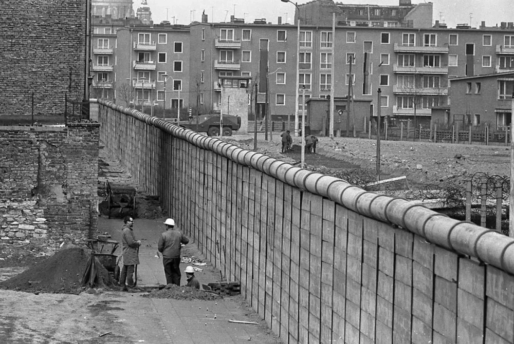 Lịch sử hình thành bức tường Berlin 1961 qua những hình ảnh tư liệu quý giá