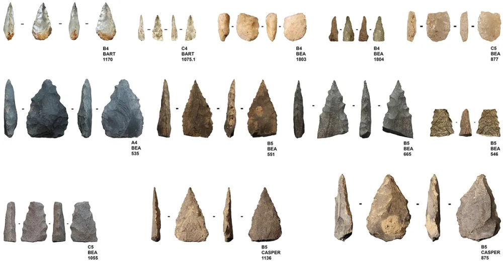 Hình ảnh các dụng cụ thời kỳ đồ đá cổ tìm thấy trong hang động