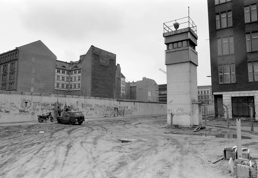 Bức tường Berlin trong văn hóa đại chúng qua các tác phẩm nghệ thuật