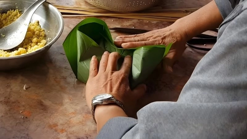 Kỹ thuật gói bánh vuông vắn không cần dùng khuôn